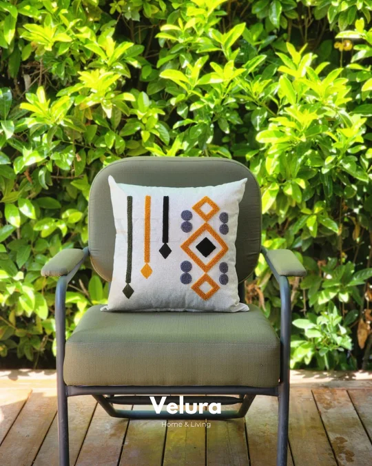 Keten Kumaş ve Nakış İşlemeli Desenli Kırlent - A1