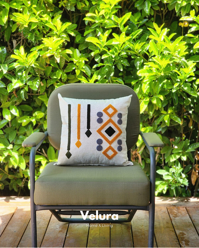 Keten Kumaş ve Nakış İşlemeli Desenli Kırlent