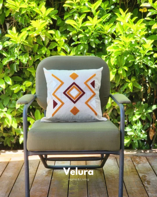 Keten Kumaş ve Nakış İşlemeli Desenli Kırlent - A18