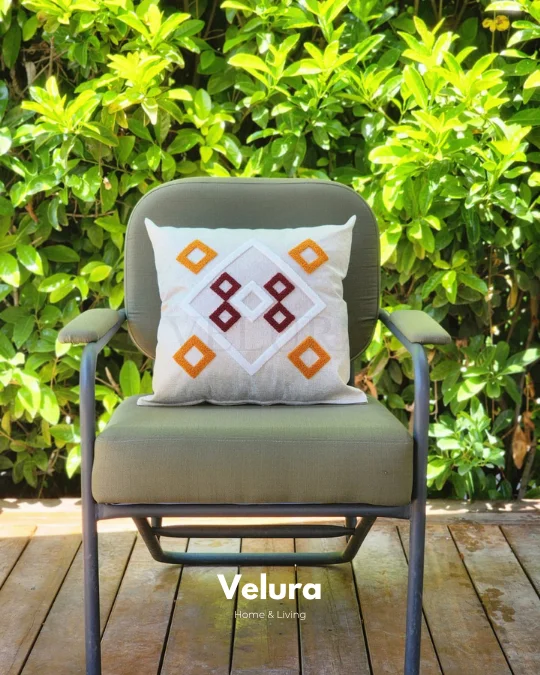 Keten Kumaş ve Nakış İşlemeli Desenli Kırlent - A20