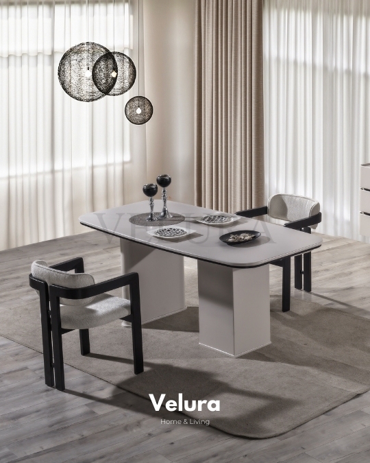 Roma Yemek Masası