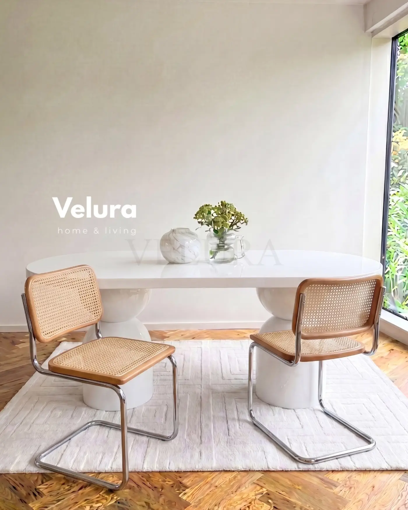 Lura Yemek Masası Lura Yemek Masası beyaz MDF tabla fiberglas ayaklı modern yemek masası