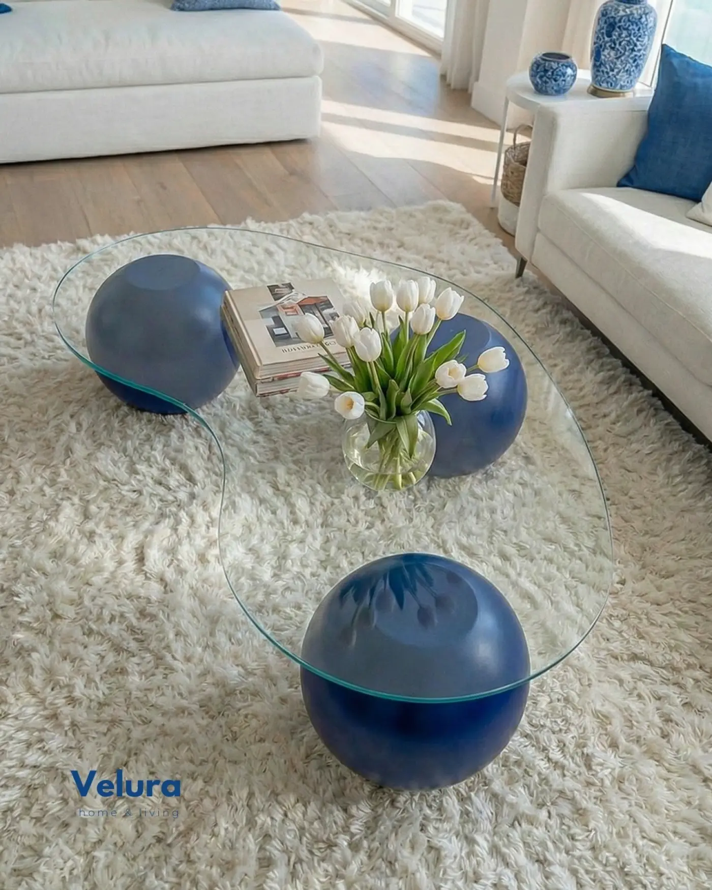 Küre Orta Sehpa mavi top gövde ve füme cam detaylı modern orta sehpa