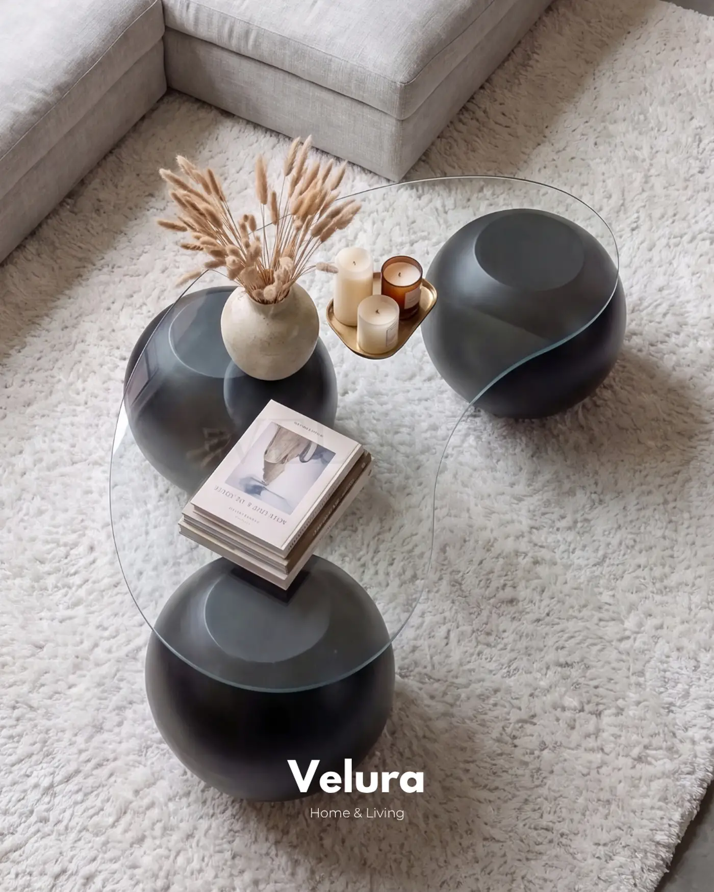Şeffaf cam tablalı siyah heykelsi küre sehpa modeli