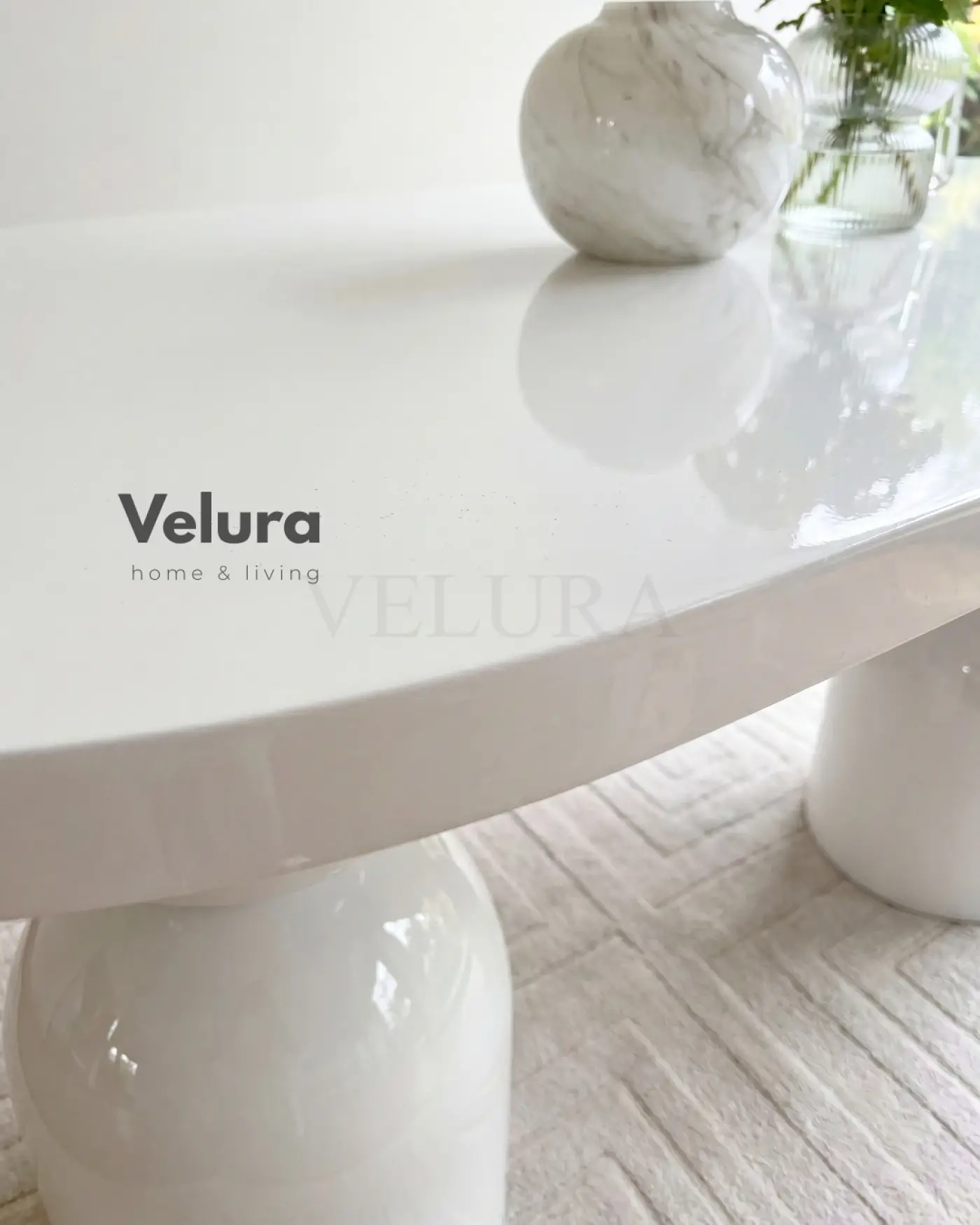 Lura Yemek Masası beyaz MDF tabla fiberglas ayaklı modern yemek masası