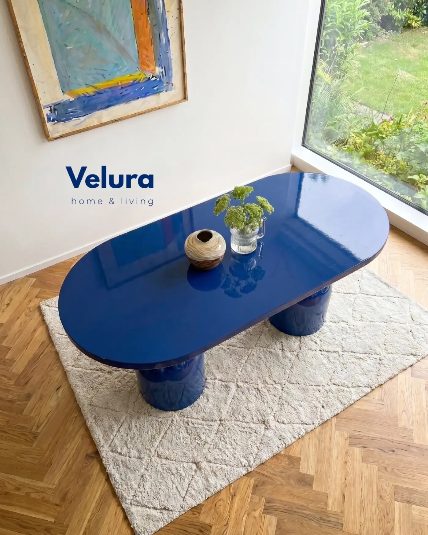 Fiberglas ayaklı lacivert Lura masa modern yemek odası tasarımı