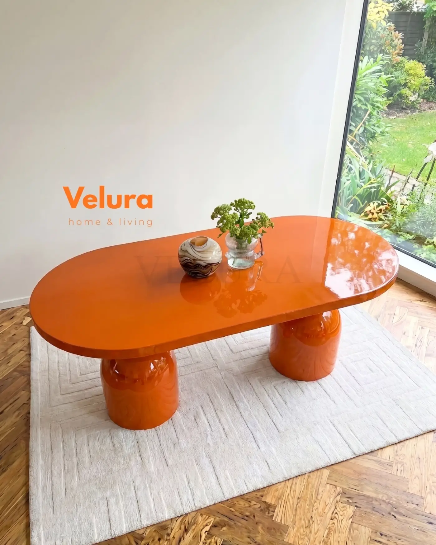 Lura turuncu yemek masası oval tabla ve dekoratif ayak formu